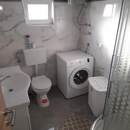 Ante Apartment *