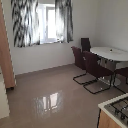Ante Apartman Zára